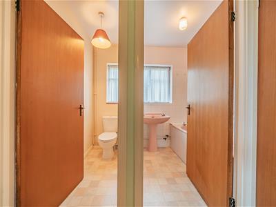 Bathroom/Separate WC::